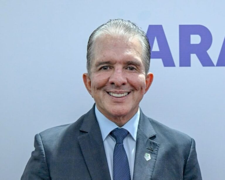 Prefeito de Patos, Nabor Wanderley, deixa cargo para concorrer ao Senado