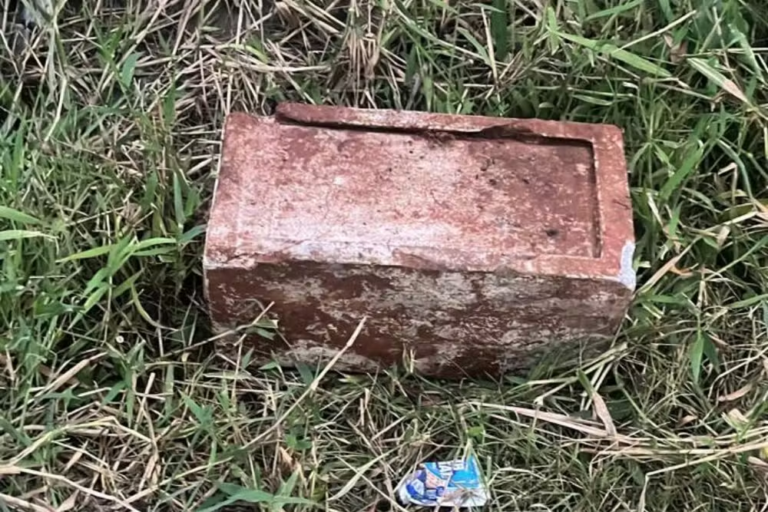 Ossada de criança é encontrada em caixa de concreto no litoral de SP