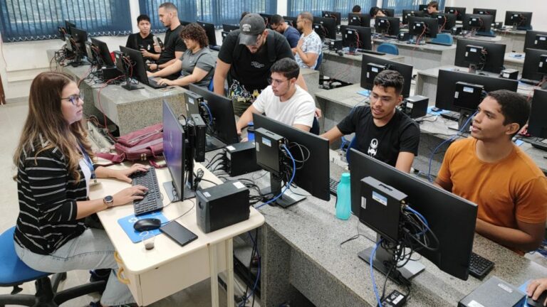 UFPB abre seleção com 53 vagas para professores visitantes