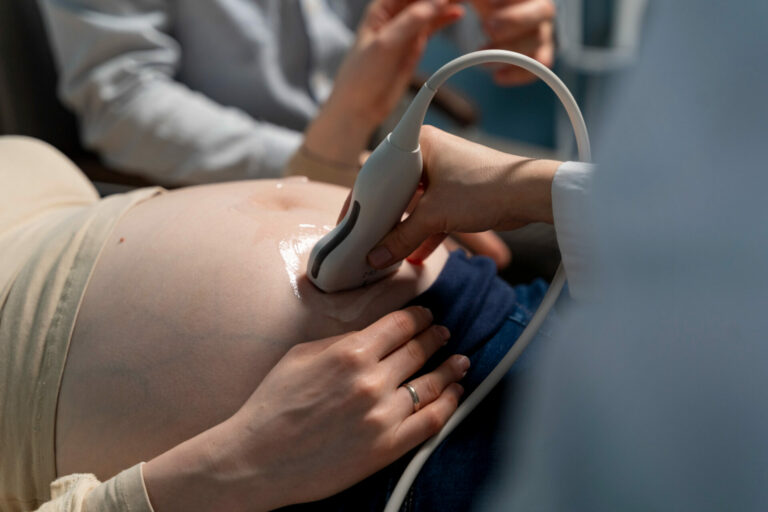 Reprodução assistida amplia opções para famílias LGBTQIA+ terem filhos