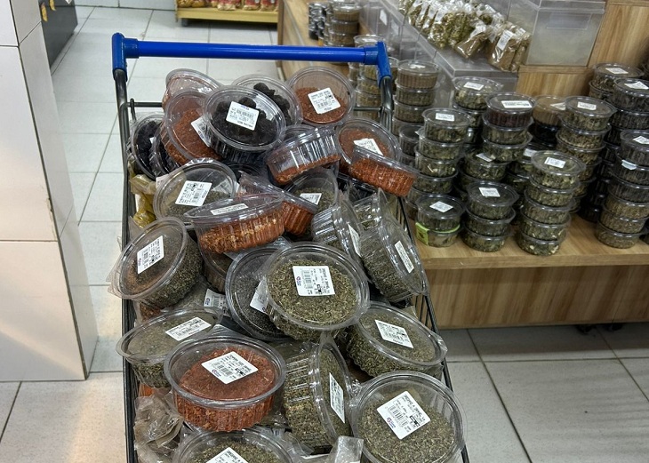 Fiscalização encontra alimentos vencidos e ausência de leitores de preço em supermercado na Paraíba