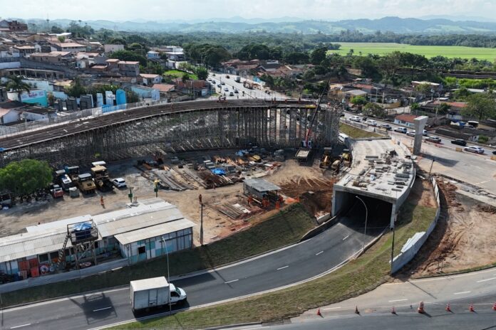 Prefeitura libera passagem inferior em obra da Av. Sebastião Gualberto para avançar com viaduto em São José