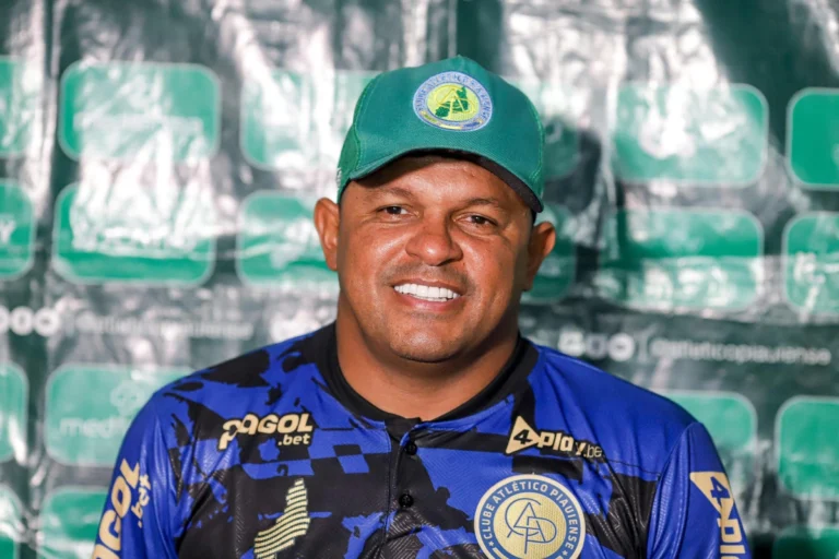 Sousa demite Alessandro Telles e acerta com Washington Luiz após estreia na Série D