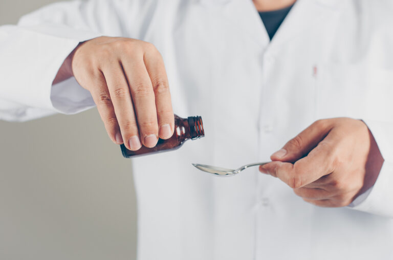 Anvisa aponta risco cardíaco e suspende medicamentos à base de clobutinol no Brasil