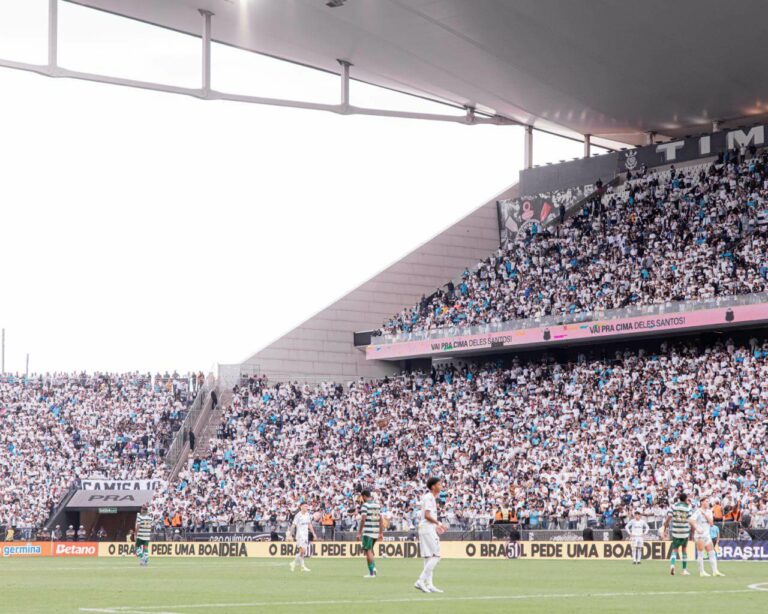 Com polêmica envolvendo Neymar, Santos perde para o Coritiba por 3 x 0 e segue perto do Z4