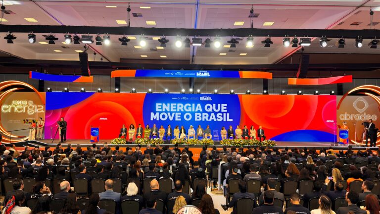 Energisa renova concessão na PB e anuncia R$ 2,8 bilhões em investimentos nos próximos cinco anos
