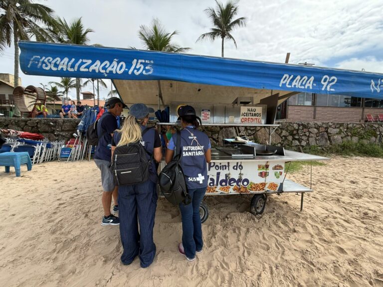 Operação da Vigilância Sanitária em praia do Guarujá tem descarte de alimentos irregulares