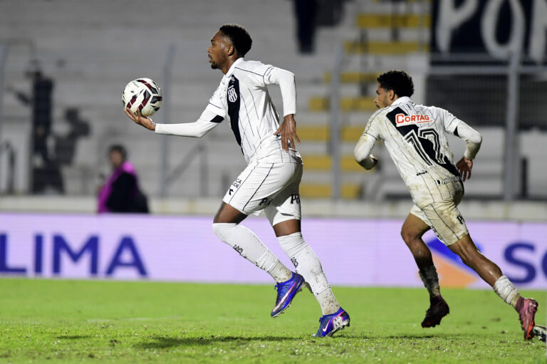 Em casa, Ponte sofre goleada do vice-lanterna e continua no Z-4