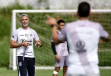 Ponte Preta oficializa a saída de Rodrigo Santana; técnico pediu demissão