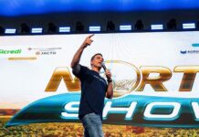 Flávio Bolsonaro admite encontro com banqueiro Daniel Vorcaro