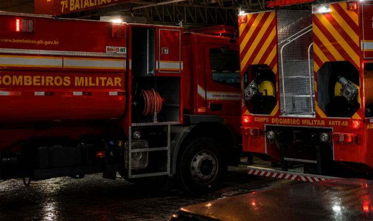 Homem morre carbonizado durante incêndio no bairro do Tambor, em Campina Grande