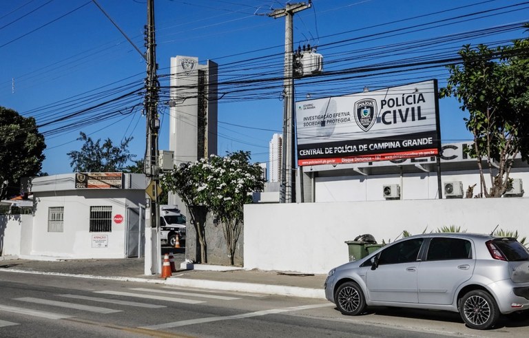 Homem é preso suspeito de manter ex-namorada em cárcere privado, em Campina Grande