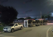 Carreta perde o controle, tomba e interdita alça total de acesso em Santos