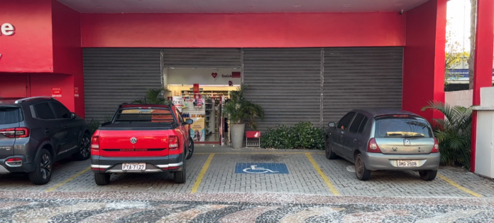 Quadrilha invade farmácia e acaba presa após troca de tiros