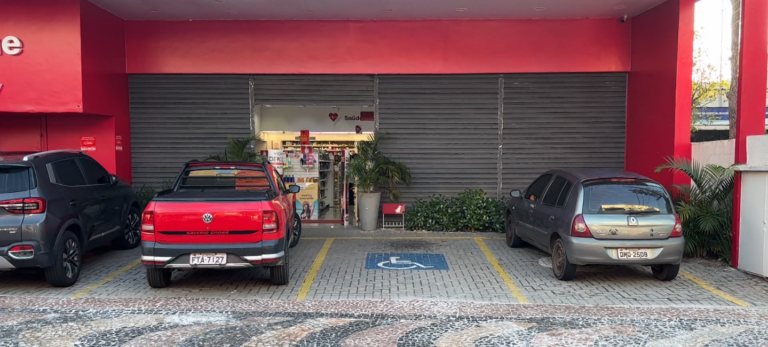 Quadrilha invade farmácia e acaba presa após troca de tiros
