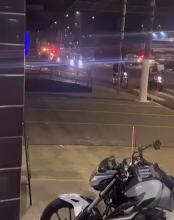 Suspeito foge da polícia, bate em carros e acaba baleado em Hortolândia