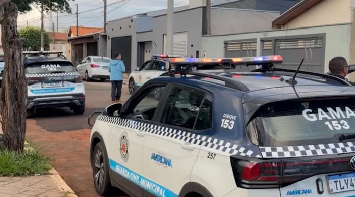 Motociclista com placa adulterada é preso com drogas após perseguição