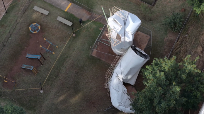 Caixa d’água cai em área de lazer de condomínio em Campinas Caixa d’água cai em área de lazer de condomínio em Campinas