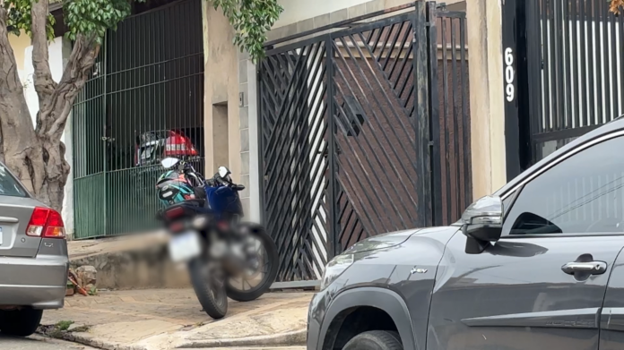 Homem invade casa da ex e tenta matar mulher enquanto ela dormia Homem invade casa da ex e tenta matar mulher enquanto ela dormia