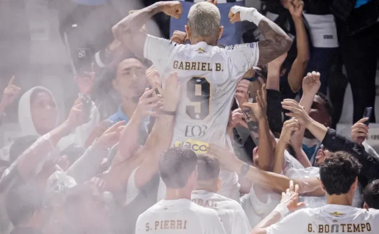 Gabigol é punido pelo STJD por gesto obsceno em jogo do Santos