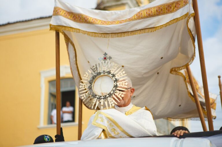 Corpus Christi é feriado ou ponto facultativo? Entenda quem decide a folga