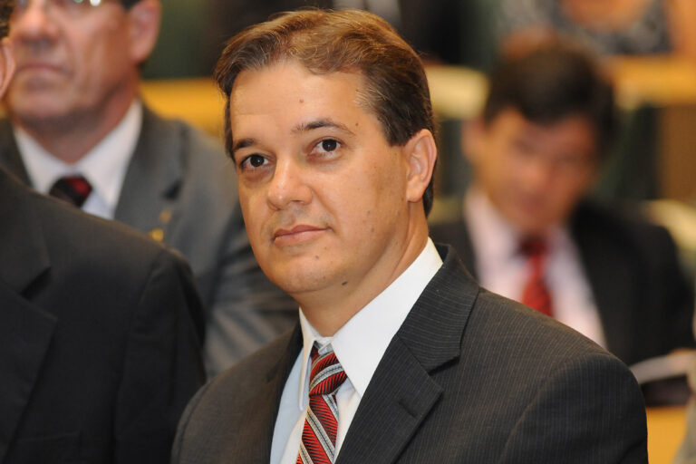 Ex-prefeito Carlinhos Almeida foi condenado pelo TJ por caso “bolsa esposa”
