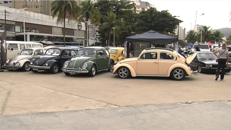 Encontro de carros clássicos movimentou a Praia do Gonzaguinha