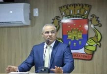 Evilásio Cavalcanti exonera comissionados em seu primeiro ato como prefeito interino de Cabedelo