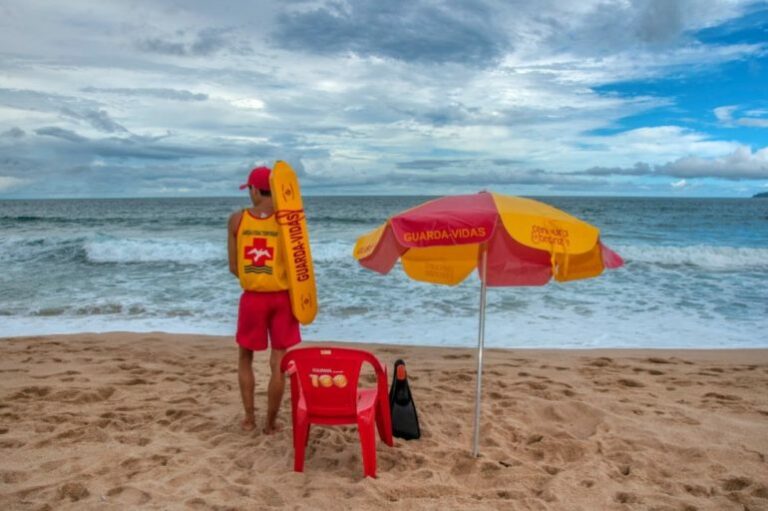 Idoso de 77 anos morre afogado na Praia da Enseada, em Ubatuba