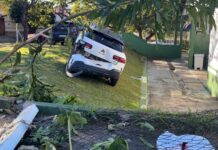 Professora perde o controle do carro e invade escola no Jardim São Marcos em Valinhos