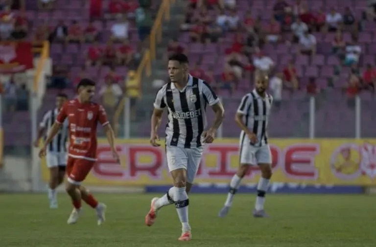 Treze assume liderança do grupo e garante vaga antecipada na Série D