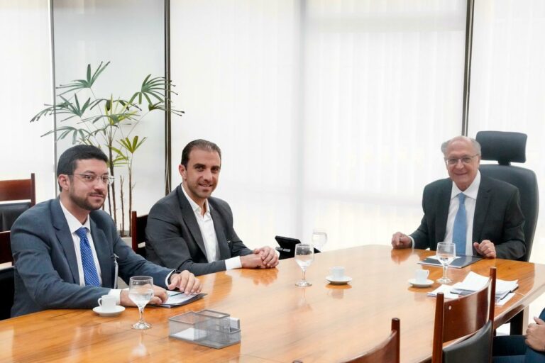 Prefeito de Caraguatatuba vai a Brasília para evitar paralisação da UTGCA