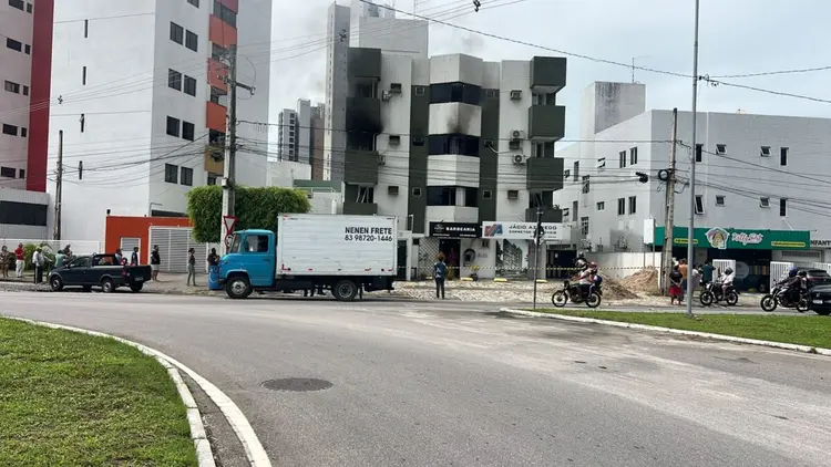 VÍDEO: Incêndio atinge apartamento no Bessa, em João Pessoa