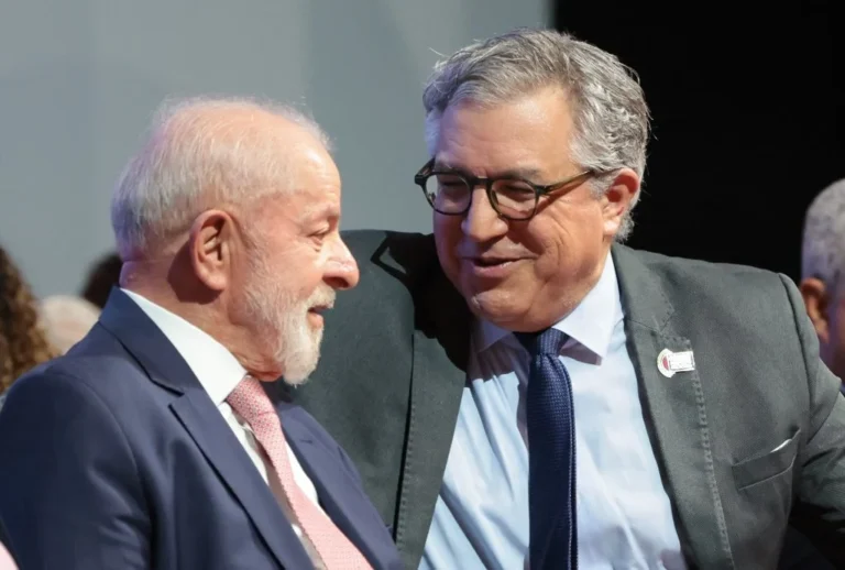 Lula visita Hospital de Amor e anuncia expansão do atendimento oncológico pelo SUS