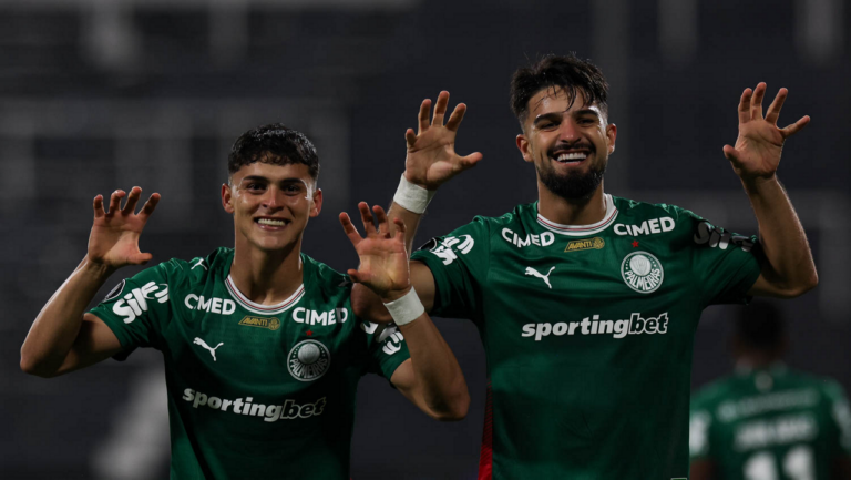Palmeiras supera Sporting Cristal e lidera grupo
