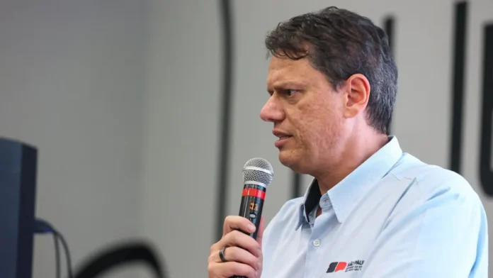 Pesquisa Paraná mostra cenário eleitoral para o Governo de São Paulo em 2026, com liderança de Tarcísio de Freitas e análise sobre possível segundo turno.
