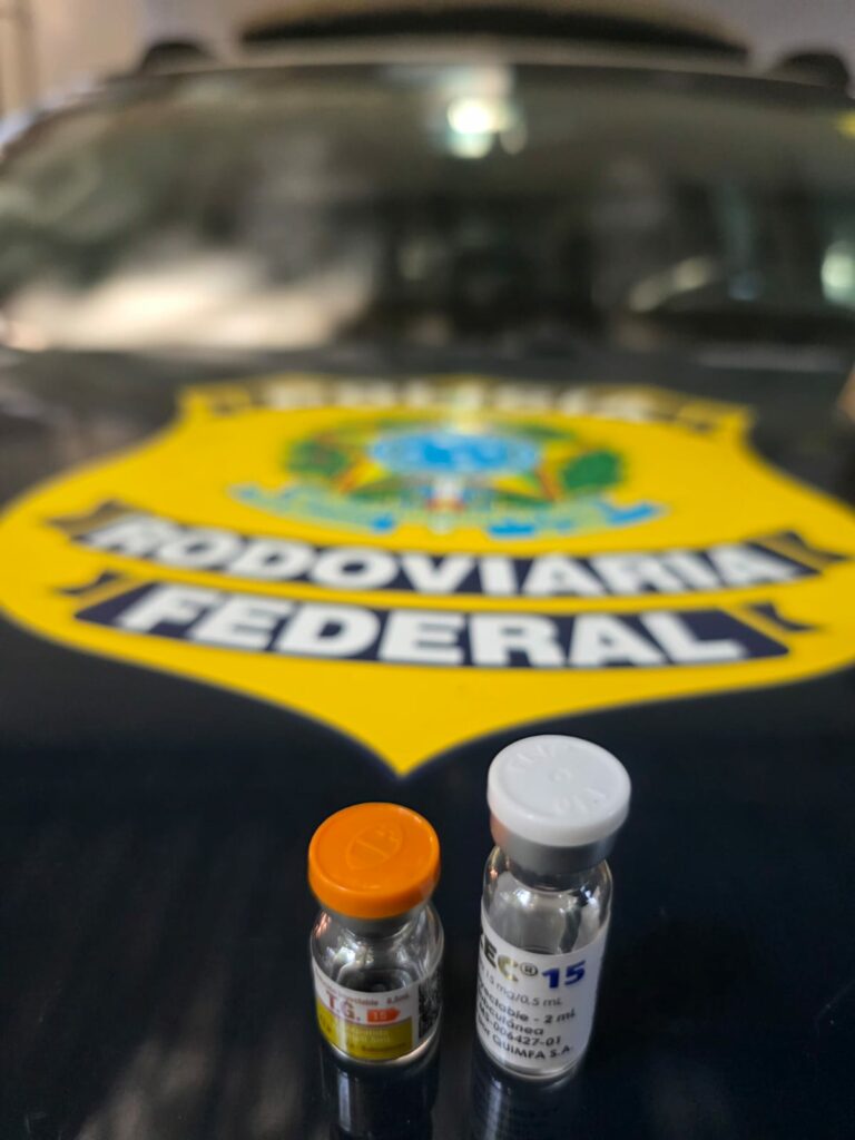 PRF apreende 466 ampolas de medicamento para emagrecimento avaliadas em R$ 358 mil na Dutra, em Caçapava