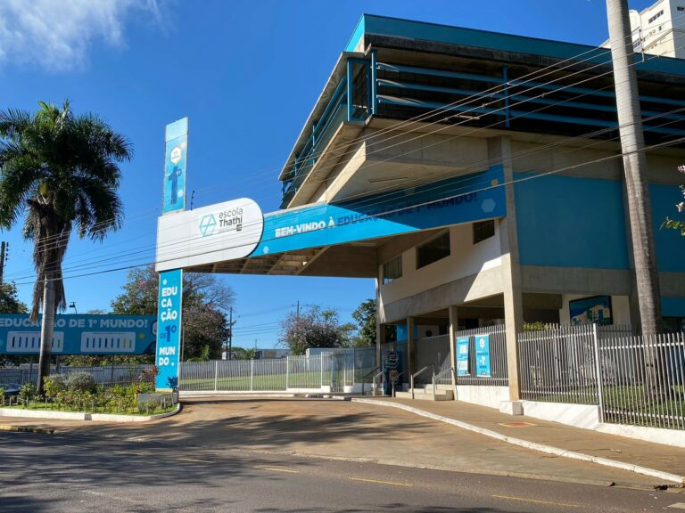 Alunos da Escola Thathi promovem tarde de integração para idosos de casa de repouso