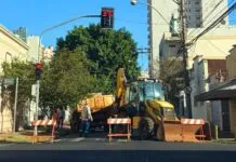 Prefeitura realiza manutenção emergencial em galeria de águas pluviais no Centro