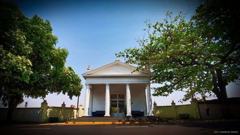 Cemitérios municipais terão horário especial no Dia das Mães