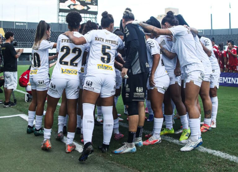 Sereias da Vila enfrentam Fluminense pelo Brasileirão Feminino