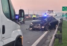 Colisão entre carro e moto na Expressa Sul deixa uma vítima fatal e uma em estado grave na Praia Grande
