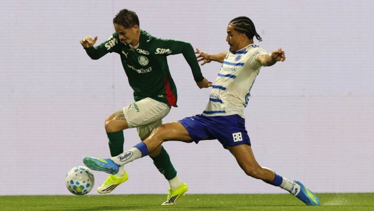 Palmeiras empata com Cruzeiro e segue líder do Brasileirão