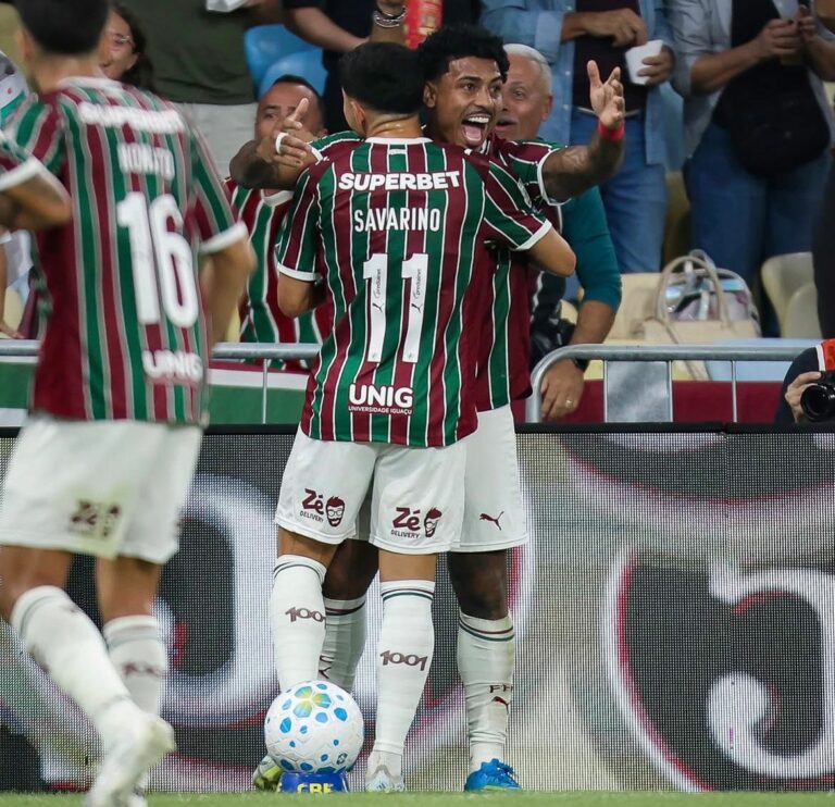 São Paulo perde para o Fluminense, mas segue no G4