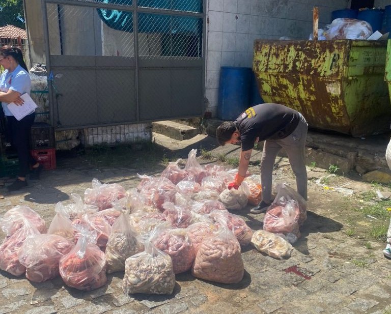 Procon-JP apreende mais de 750 kg de carnes impróprias em supermercado de João Pessoa