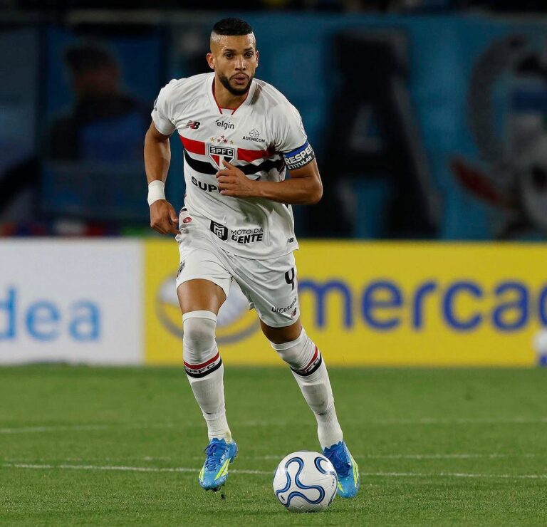 São Paulo anuncia rescisão contratual do zagueiro Dória