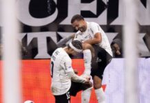 Com gol no fim, Corinthians vence Atlético-MG