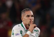 Palmeiras goleia Flamengo e dispara na liderança