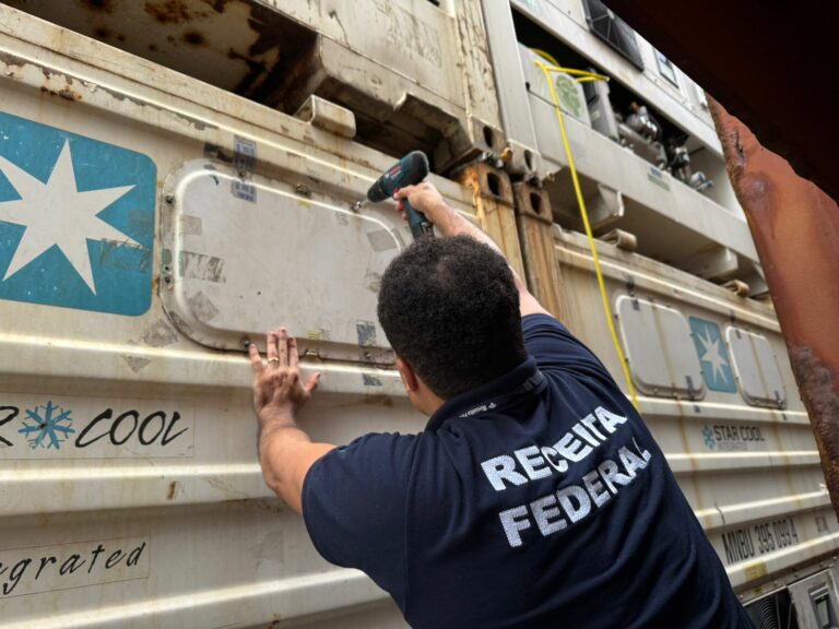 Cerca de 48 kg de cocaína é encontrada em contêiner refrigerado no Porto de Santos com destino a Europa; VÍDEO