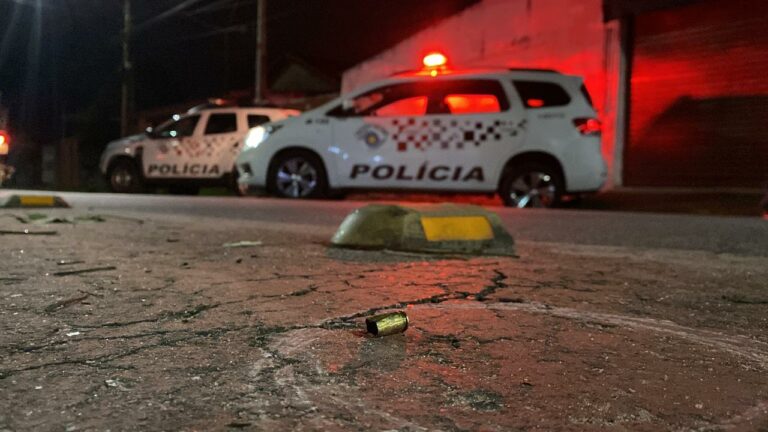 Adolescente de 17 anos é morto a tiros e mulher fica ferida em Lorena